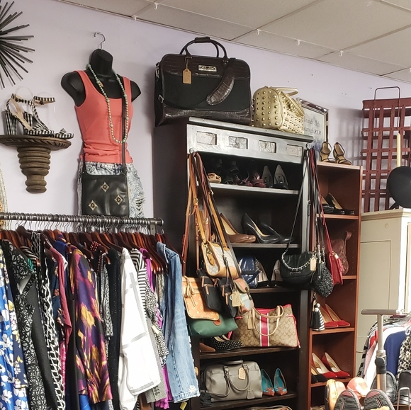 Meet your Posher, Michelle - Picture 1 of 1